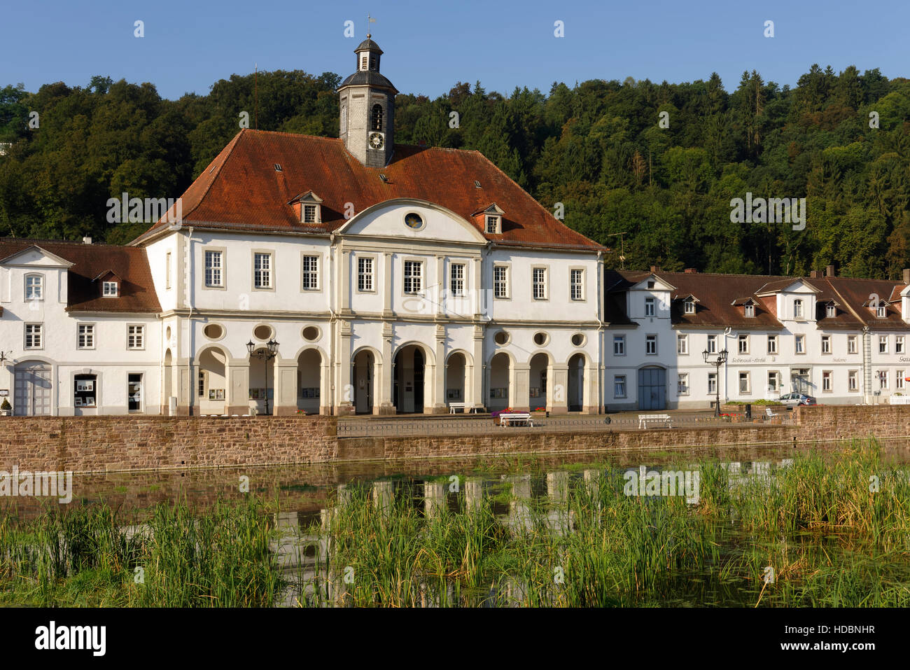 Bad Karlshafen: Historisches Rathaus und alten Hafenbecken, Weserbergland, Hessen, Deutschland Stockfoto