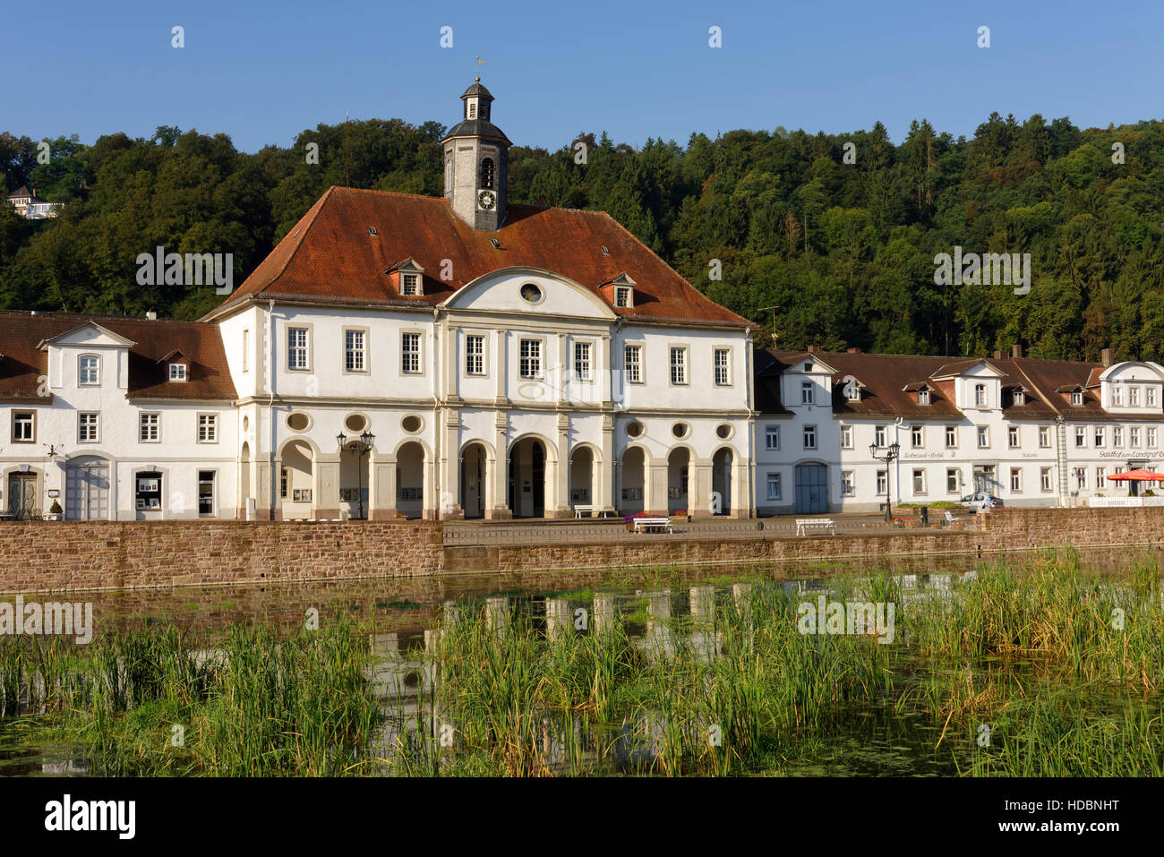 Bad Karlshafen: Historisches Rathaus und alten Hafenbecken, Weserbergland, Hessen, Deutschland Stockfoto