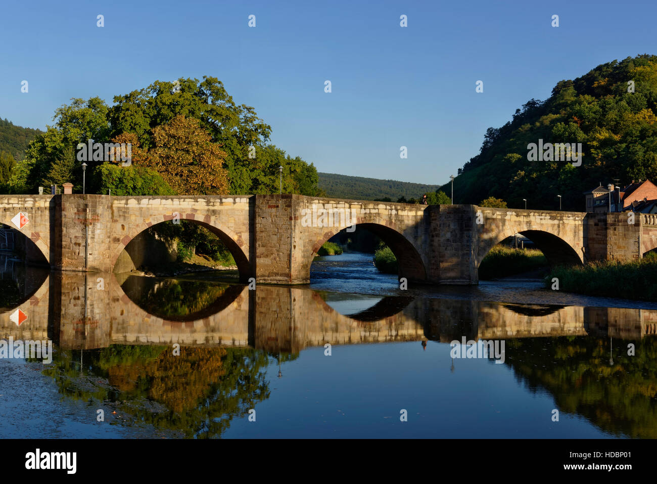 Hann. Münden: Historische Brücke über den Fluss Werra (Werra-Brücke), Weserbergland, Niedersachsen, Deutschland Stockfoto