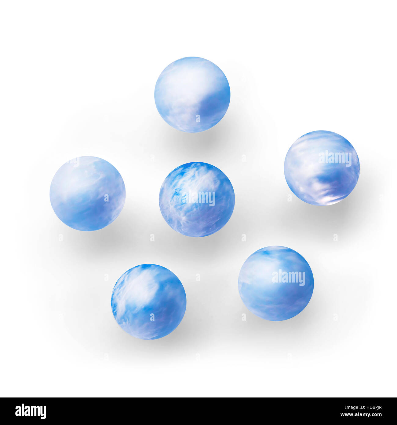 Gruppe von blauen Wolken bedeckten Planeten mochte Kugeln. Isoliert auf weiss mit Beschneidungspfad Stockfoto