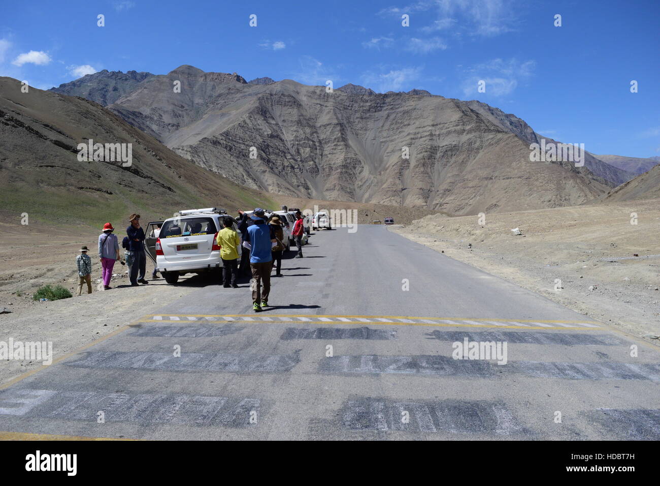 Geheimnisvolle Magnetic Hill in Ladakh Kaschmir Magnetic Hill Indien  Stockfotografie - Alamy