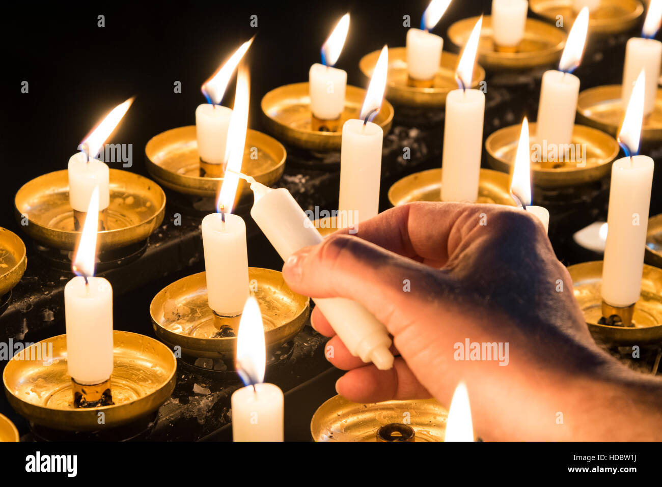 Beleuchtete Denkmal Kerzen, Kerzen angezündet, Konstanz, Baden-Württemberg, Deutschland Stockfoto