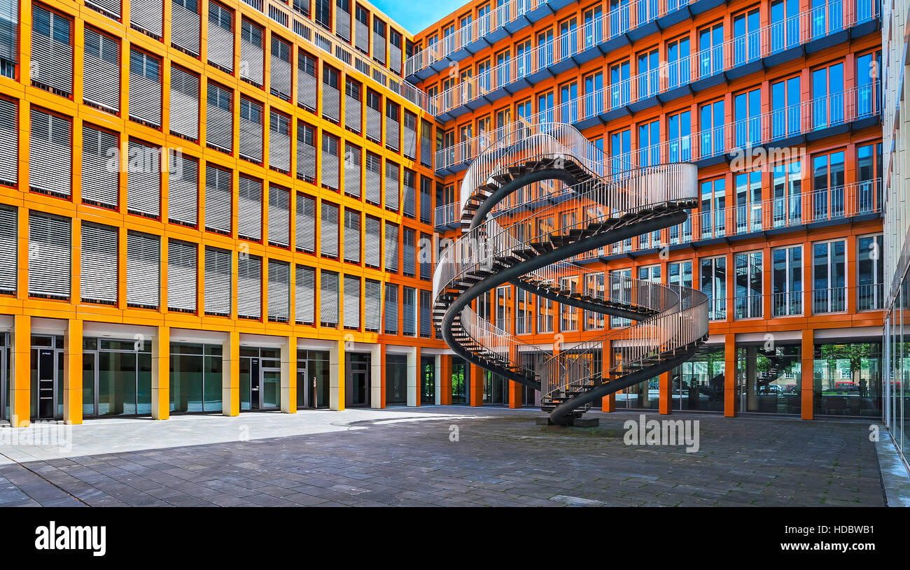 Endlose Treppe, Doppelhelix, Skulptur, Künstler Olafur Eliasson, Überwachung der Firma KPMG, Westend, Schwantalerhöhe, München Stockfoto