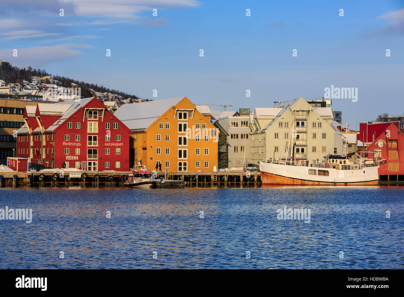 Bunte Lagerhäusern am Hafen, Tromso, Troms, Norwegen Stockfoto
