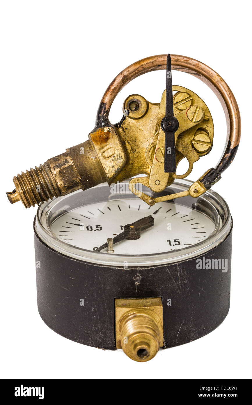 Manometer-Mechanismus im zerlegten Form, Messgerät zur Messung von Druck und Vakuum, isoliert auf weißem Hintergrund Stockfoto
