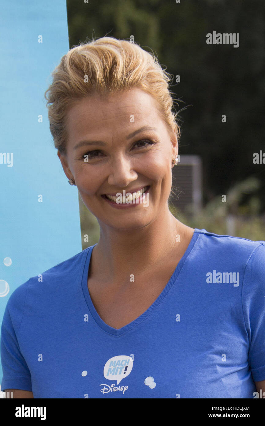 Franziska van Almsick bekommt Kredit für ihren Verein übergeben "... .für Kinder e.V." am Bäderland Festland Hamburg Featuring: Franziska van Almsick wo: Hamburg, Deutschland bei: 24 September 2016 Stockfoto