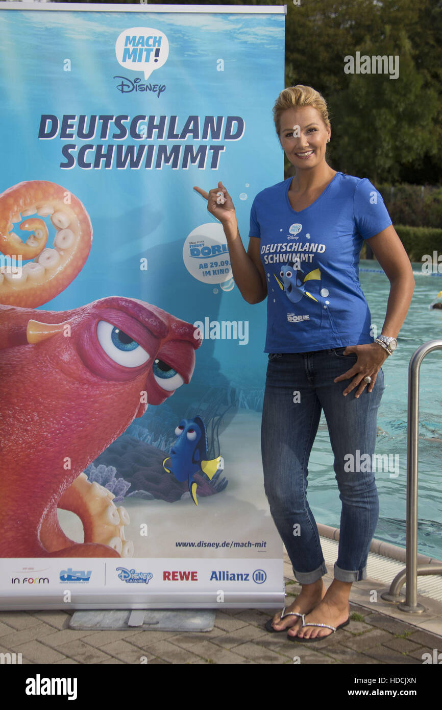 Franziska van Almsick bekommt Kredit für ihren Verein übergeben "... .für Kinder e.V." am Bäderland Festland Hamburg Featuring: Franziska van Almsick wo: Hamburg, Deutschland bei: 24 September 2016 Stockfoto