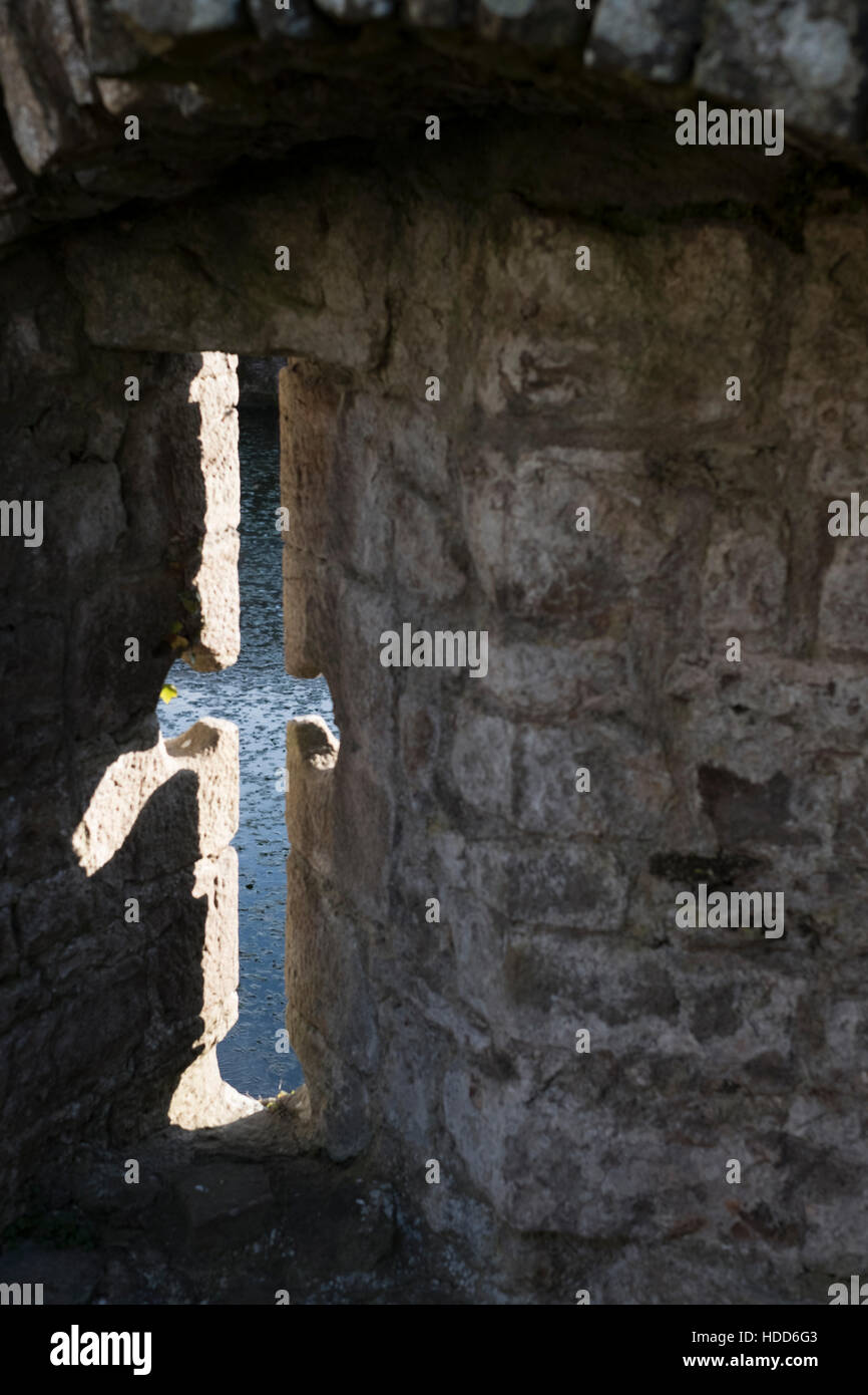 Graben durch Pfeil in Burg Schlitz zu sehen. Stockfoto