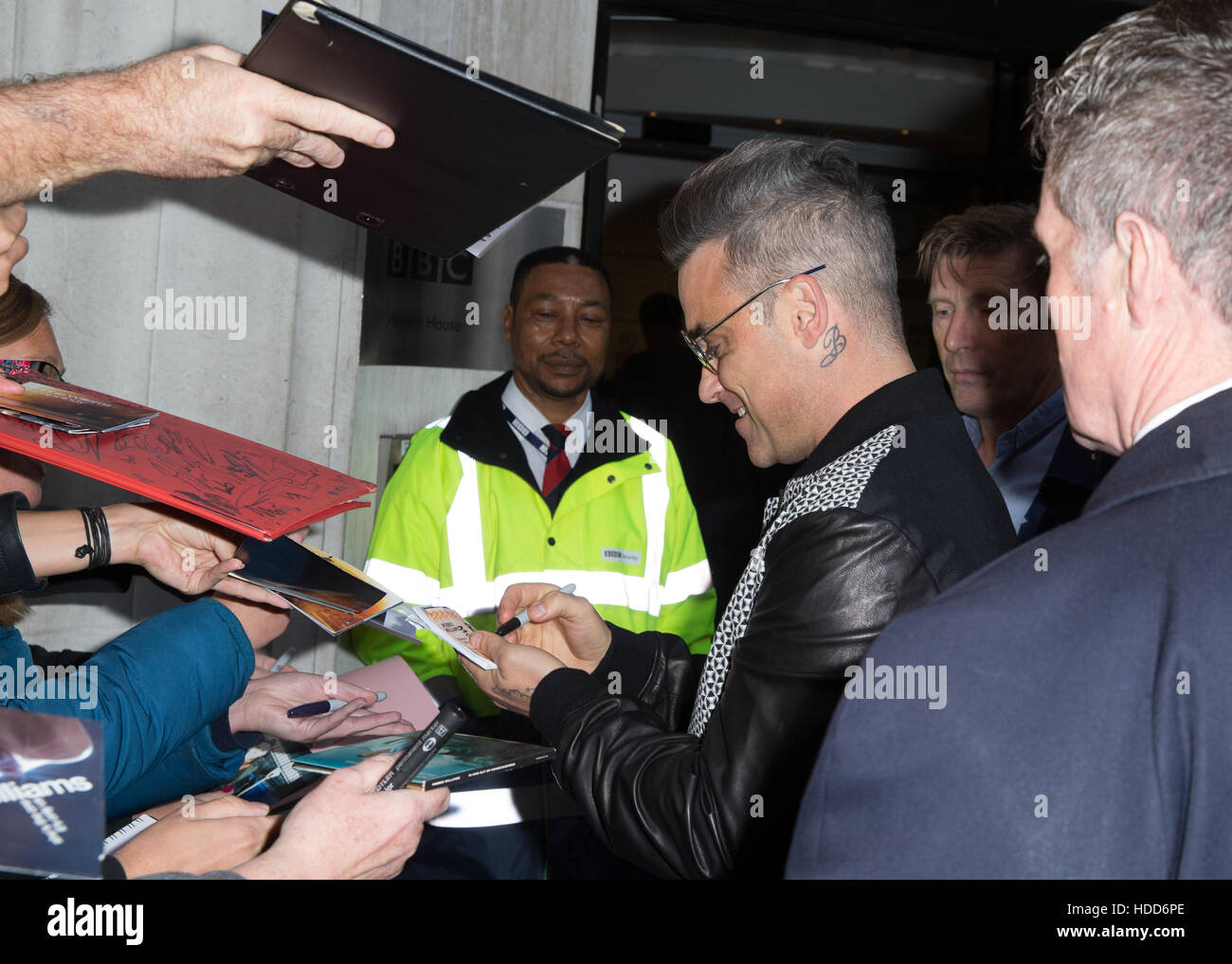 Promis am Radio 2 mit: Robbie Williams wo: London, Vereinigtes Königreich bei: 30 September 2016 Stockfoto