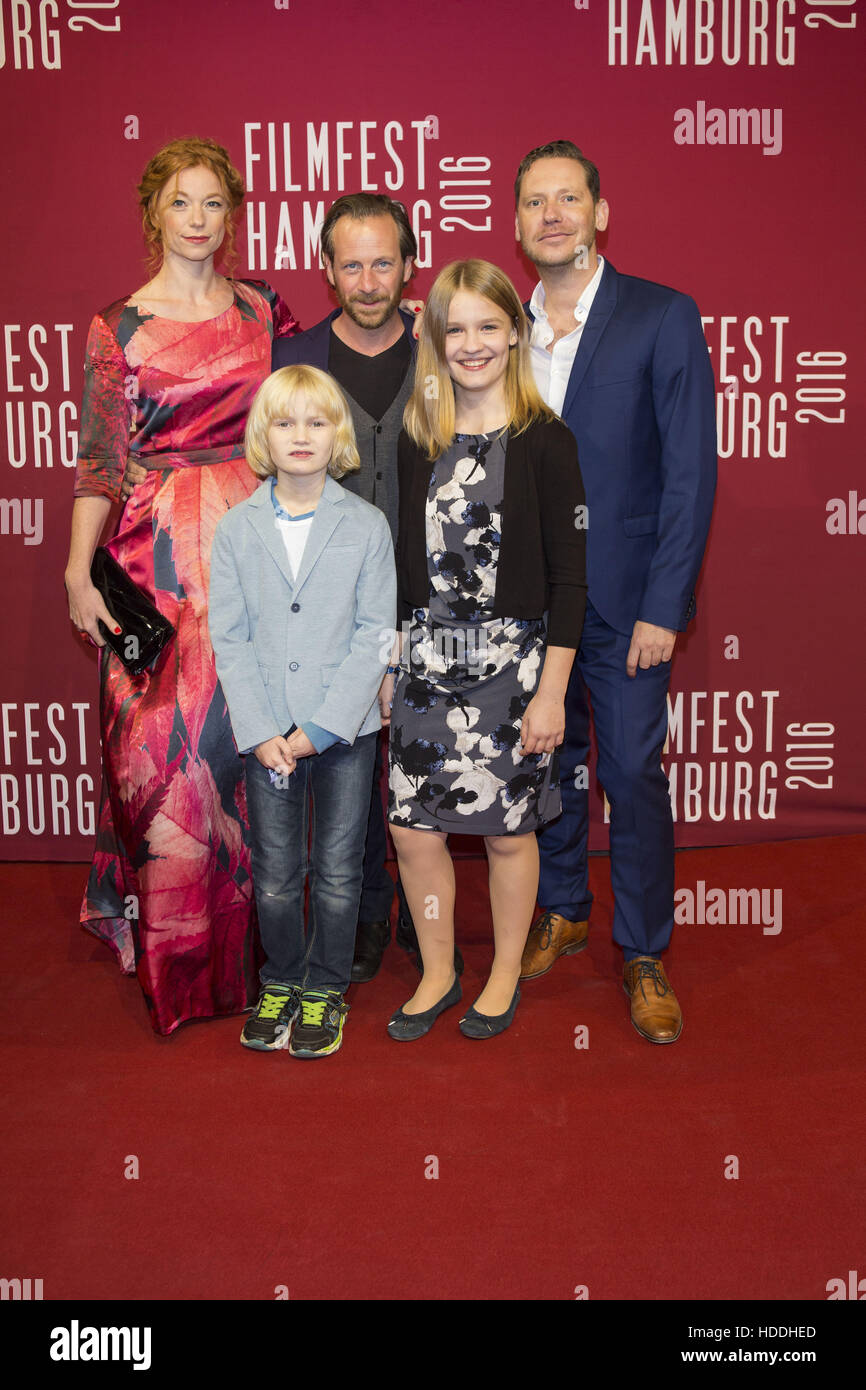 Hamburger Filmfest Premiere Des Films Sanft Schlaeft Der Tod Im Cinemaxx Kino Mit Marleen Lohse Georg Arme Fabian Busch Luisa Roemer Where Hamburg Deutschland Bei 5 Oktober 2016 Stockfotografie Alamy