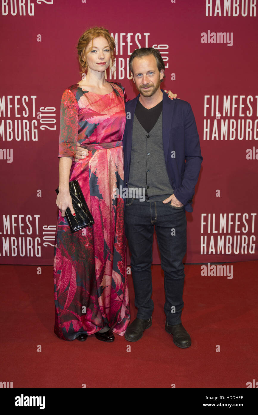 Hamburger Filmfest Premiere Des Films Sanft Schlaeft Der Tod Im Cinemaxx Kino Mit Marleen Lohse Fabian Busch Wo Hamburg Deutschland Bei 5 Oktober 2016 Stockfotografie Alamy
