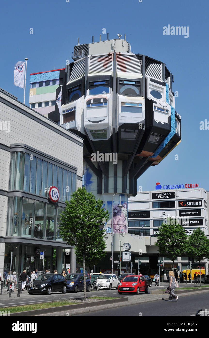 Bierpinsel deswegen, Schloßstraße, Steglitz, Berlin, Deutschland ... Bierpinsel deswegen, Schloßstraße, Steglitz, Berlin, Deutschland ...
