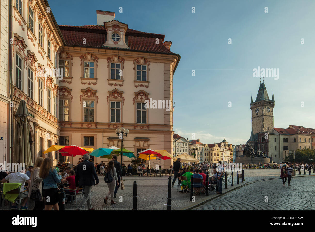 Herbstnachmittag in der Altstadt von Prag, Tschechische Republik. Stockfoto