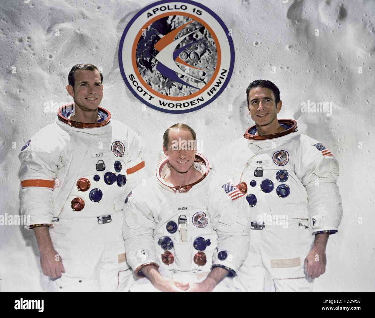 Offizielle NASA-Porträt von Apollo 15 Mondlandung Mission Prime Crew Mitglieder (L-R) Astronauten David Scott, Alfred Worden und James Irwin in Raumanzügen am Johnson Space Center 28. Juni 1971 in Houston, Texas. Stockfoto