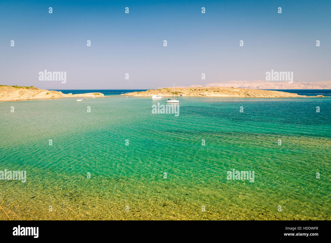 Das kristallklare Meer rund um die Insel Rab, kroatischen Urlaubsort. Stockfoto