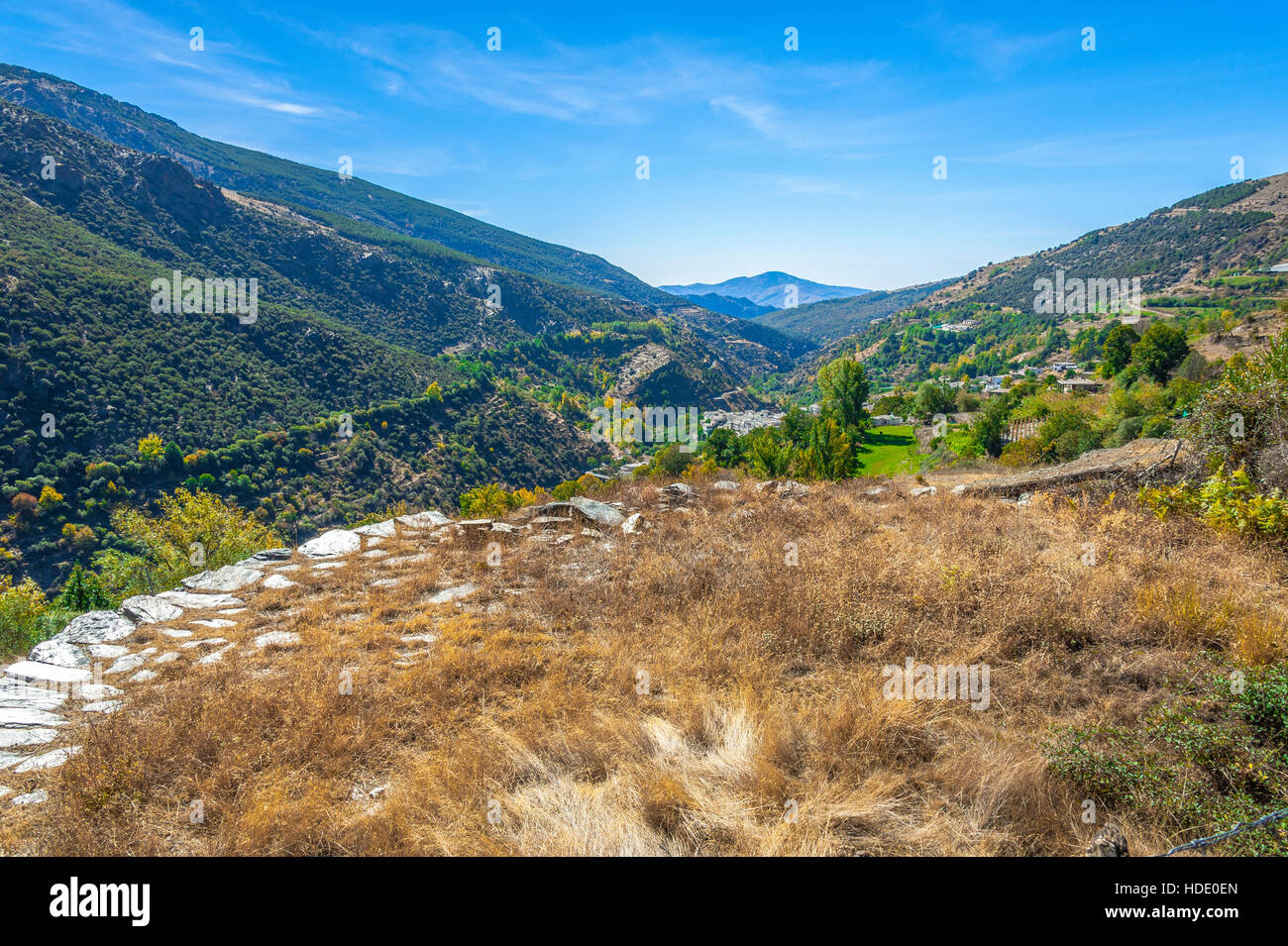 ehemaliger Ort zum Absturz Mais, Landschaft der Alpujarra mit alten Terrassen für die Landwirtschaft, in der Nähe von Trevélez, Andalusien, Spanien Stockfoto