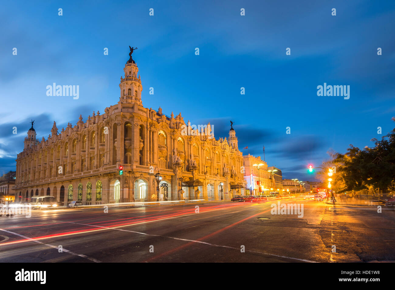 Gran Teatro De La Habana am Paseo de Marti in der Nacht, Havanna Stockfoto