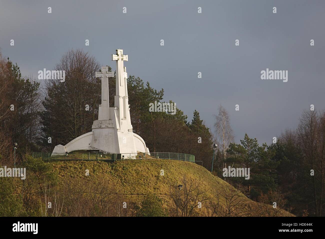 Kreuze auf einem Hügel Stockfoto
