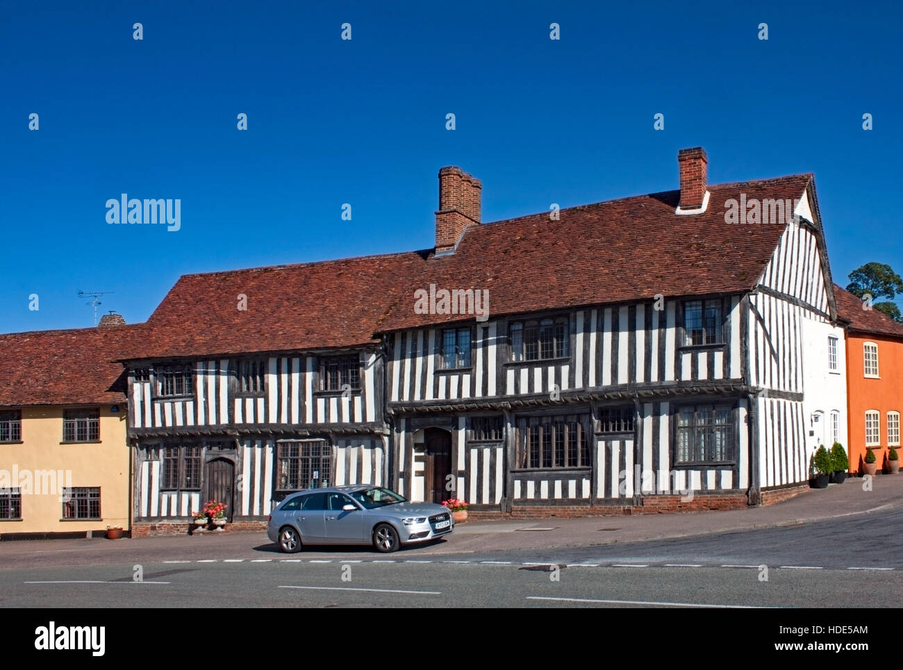 Klassische schwarz / weiß gerahmte Holzhaus in Lavenham, Suffolk, England Stockfoto
