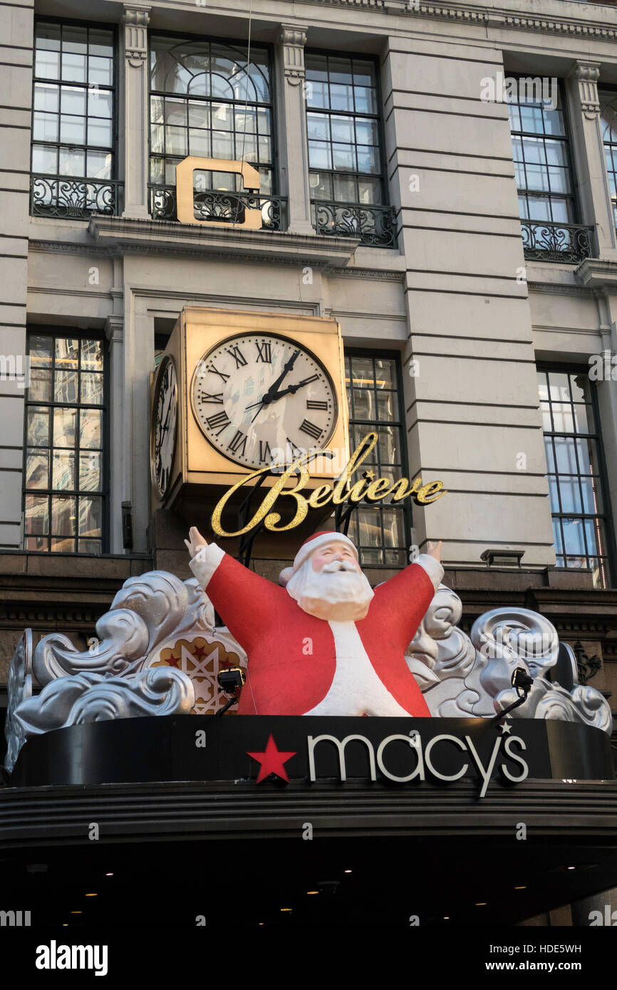 Weihnachtsausstellung im Macy's Department Store in Herald Square, NYC, USA 2016 Stockfoto