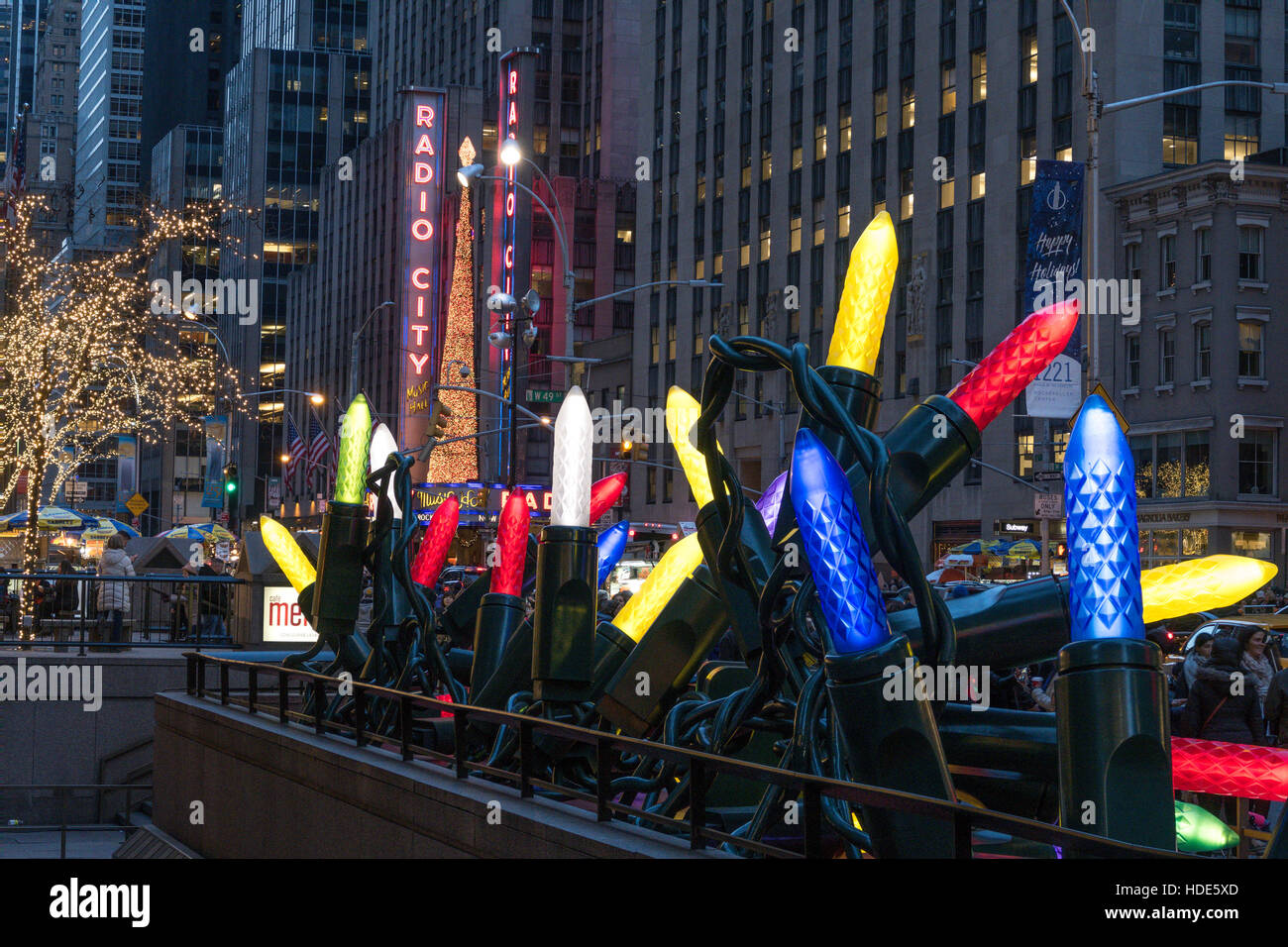 Riesige Weihnachten Licht-Display, das Rockefeller Center, NYC Stockfoto