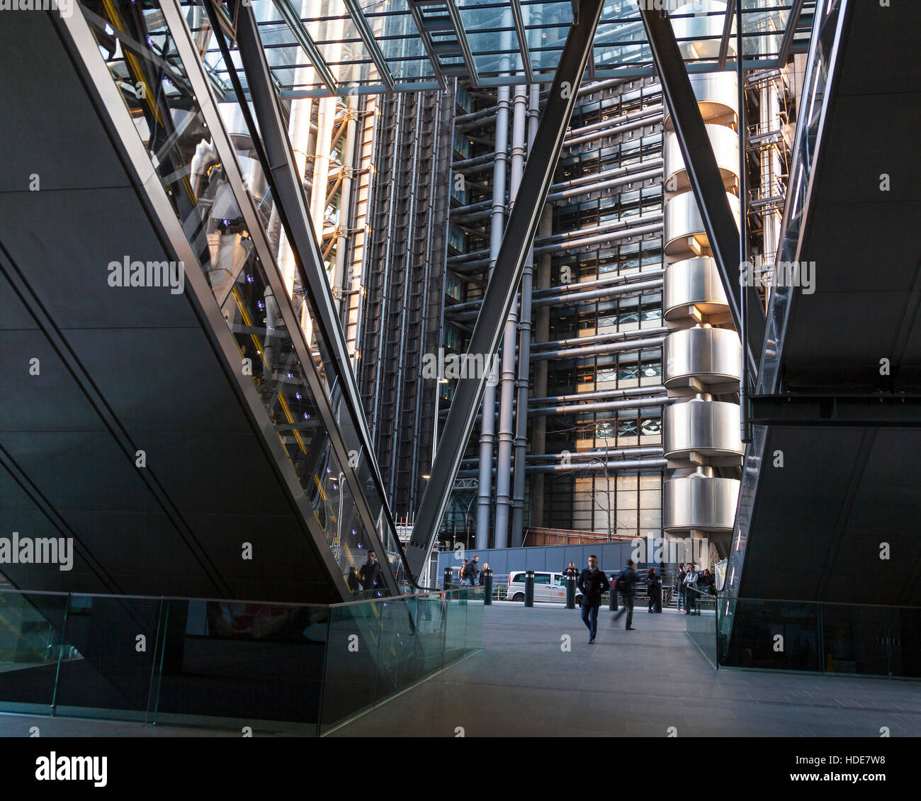 Blick auf das Lloyds von London Gebäude gesehen vom Leadenhall building Stockfoto