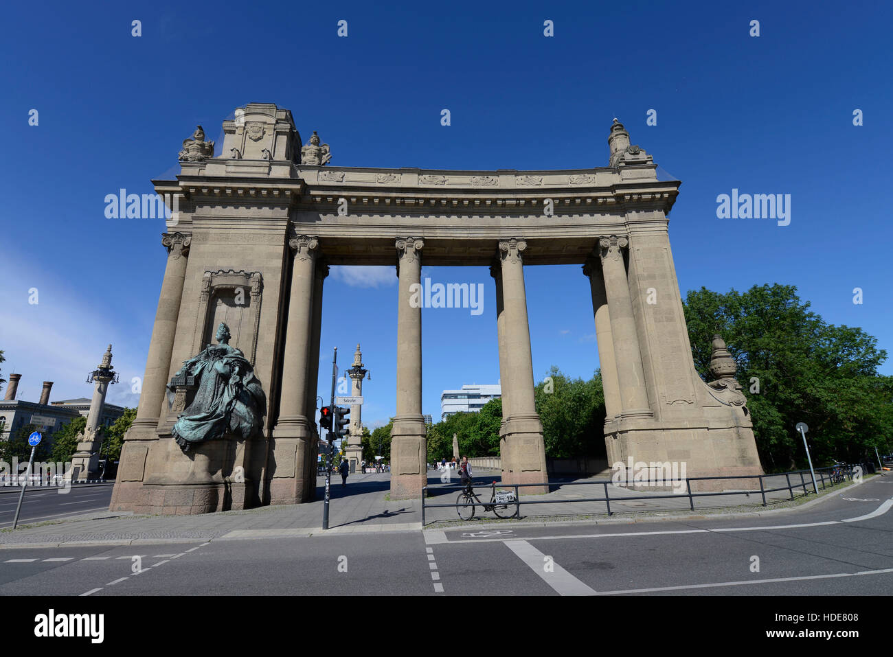 Sophie Charlotte, Charlottenburger Tor, Straße des 17. Juni. Juni