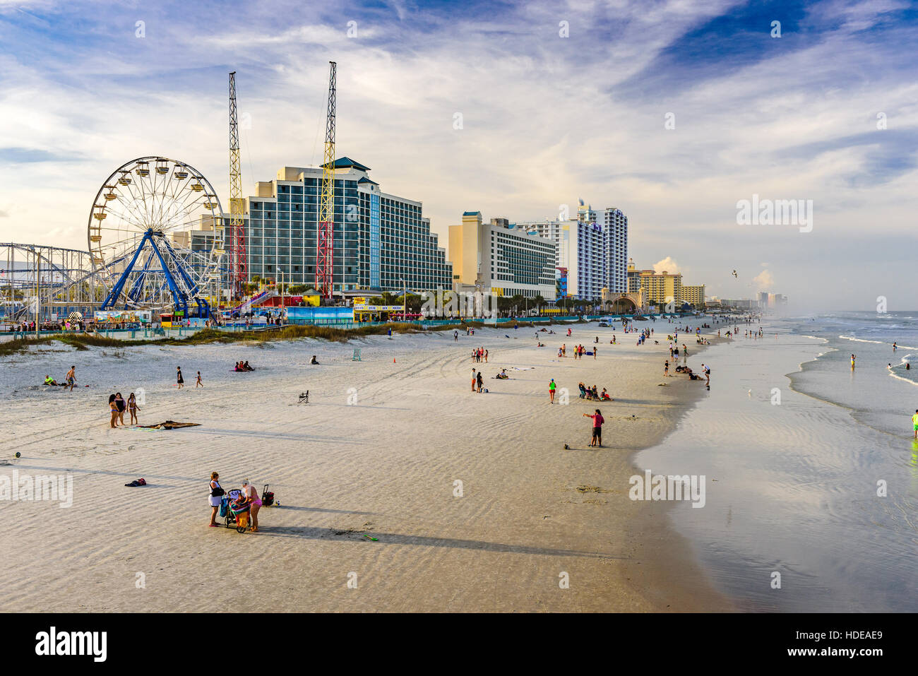 DAYTONA BEACH, FLORIDA - 2. Februar 2015: Strandbesucher in Daytona Beach. Stockfoto