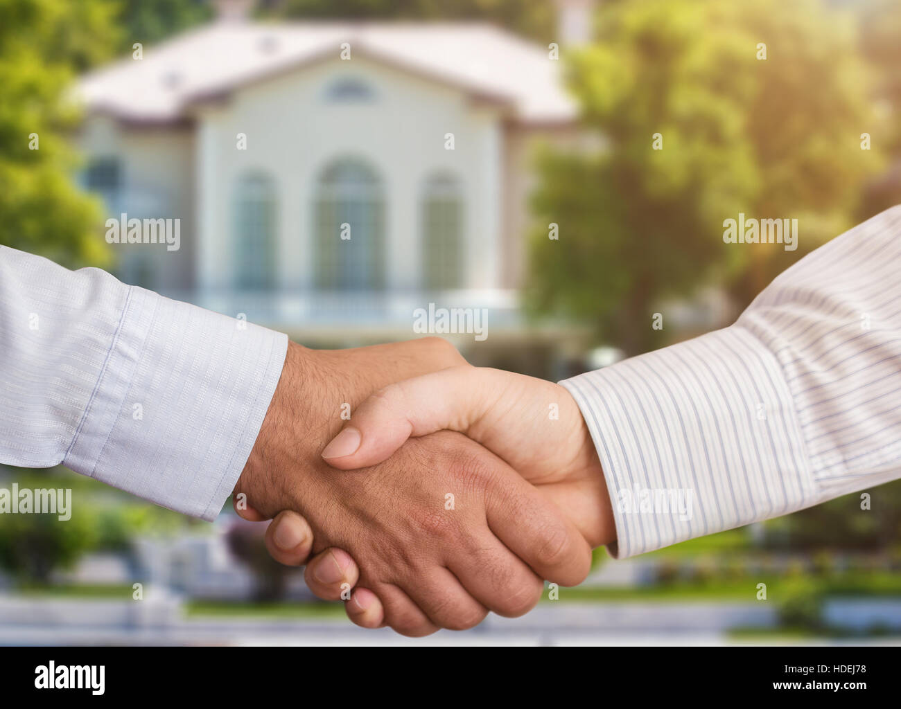 Handshake für Immobilien Stockfoto