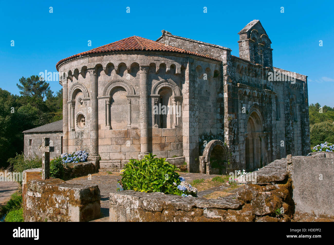 Romanische Kirche von San Pedro - 12. Jahrhundert, Dozon, Pontevedra Provinz, Region Galicien, Spanien, Europa Stockfoto