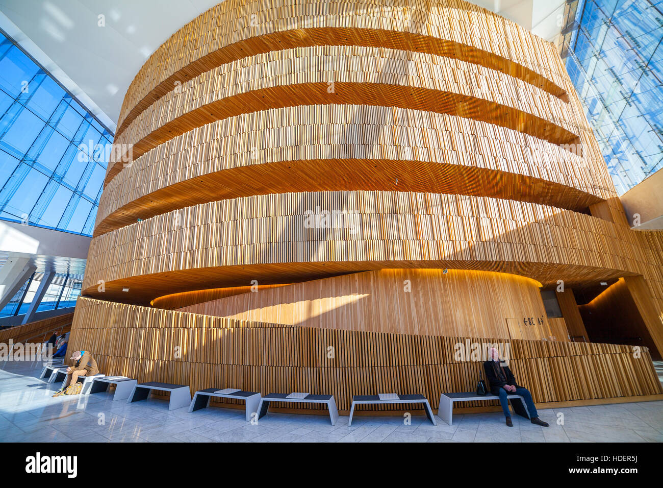 Foyer des Opernhauses in Oslo. High-Tech-Innenraum. Stockfoto