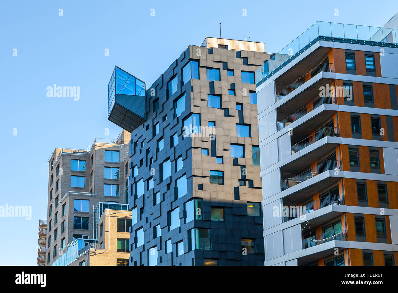 Glas und Beton architektonische Außenbereiche. Ultra moderne Gebäude. Stockfoto