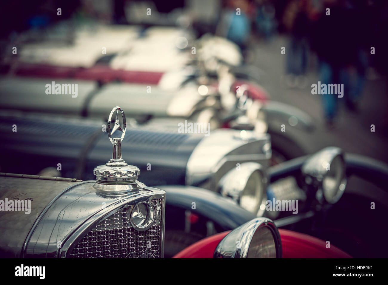 Mercedes-Benz Oldtimer in Linie Stockfoto