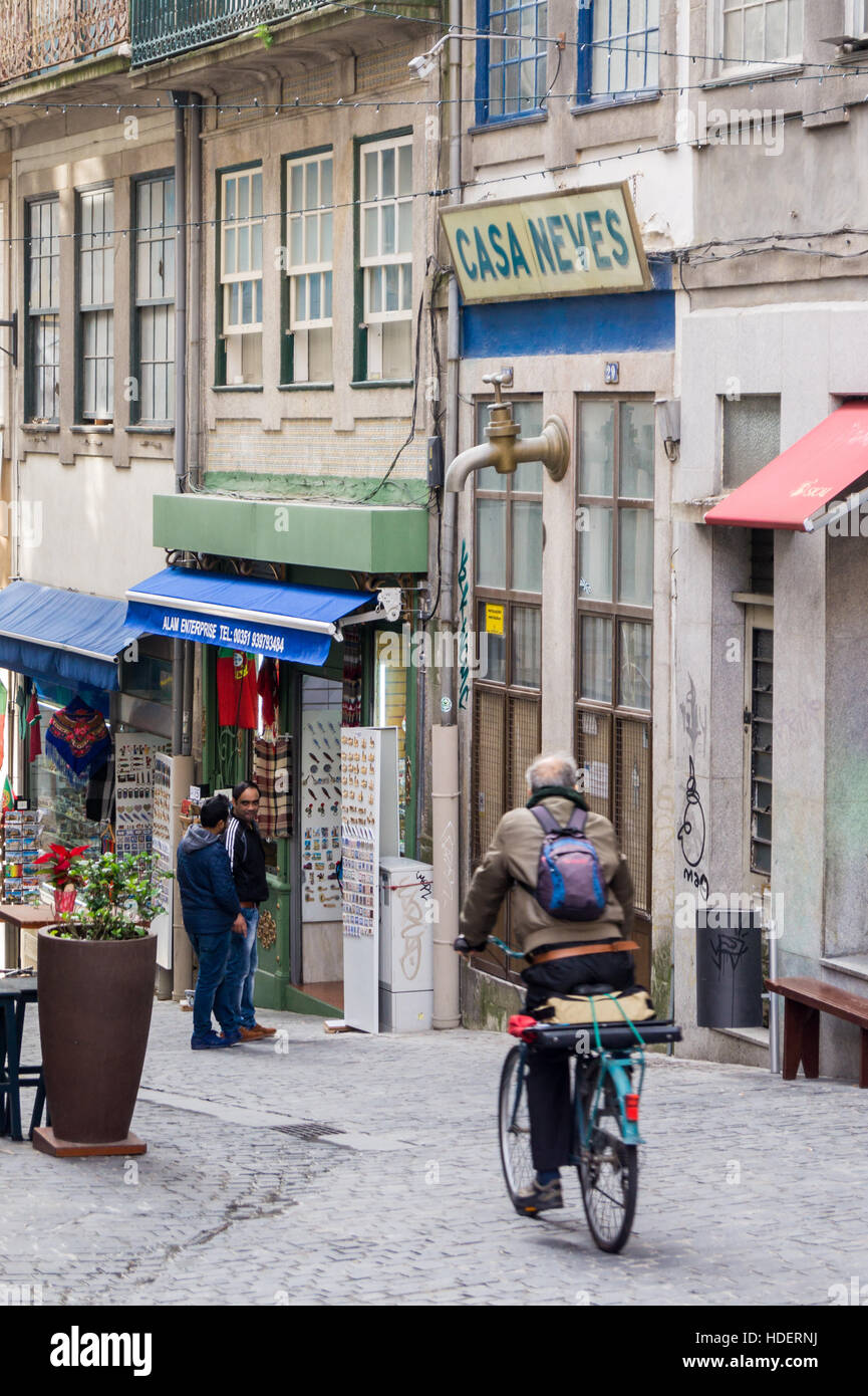 Traditionelle Art-Deco-Klempner Ladenfront in Rua Das Flores, Porto, Portugal Stockfoto
