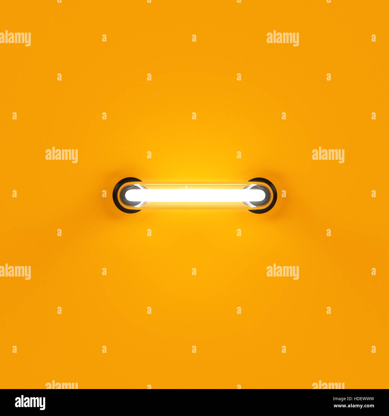 Neonlicht Buchstabe Ziffer minus Subtraktion singen Mark. Neon Röhre Brief Leuchteffekt auf orangem Hintergrund. 3D-Rendering Stockfoto