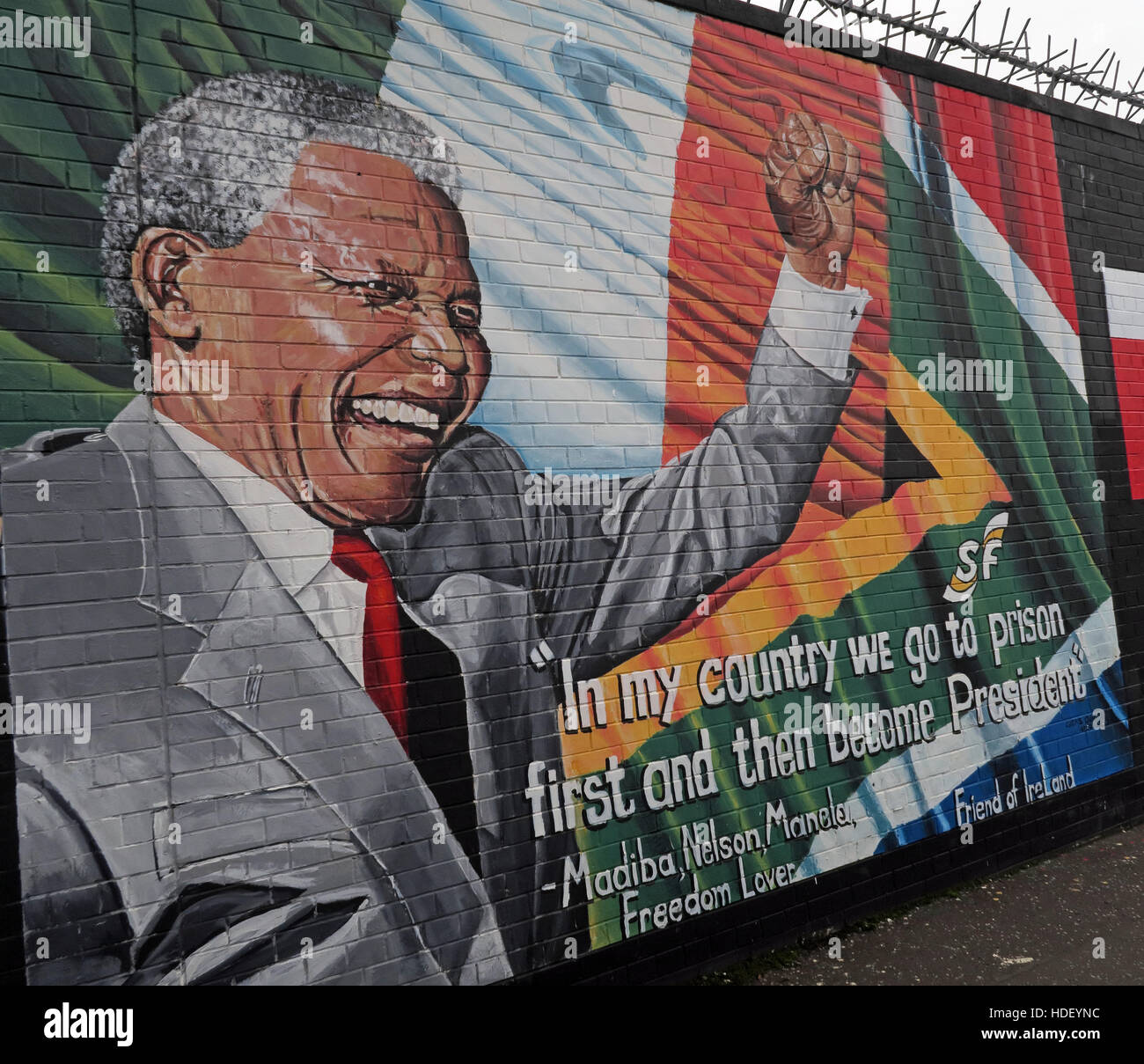 Nelson Mandela - internationale Friedensmauer Cupar Weg, West Belfast, Nordirland, Vereinigtes Königreich Stockfoto