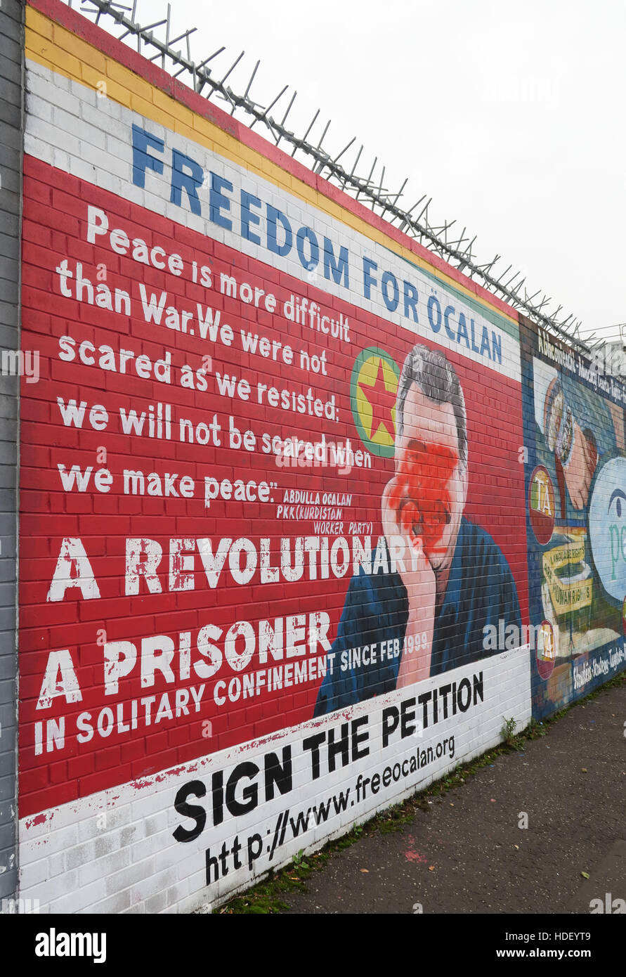 Freiheit für Öcalan - internationale Friedensmauer Cupar Weg, West Belfast, Nordirland, Vereinigtes Königreich Stockfoto