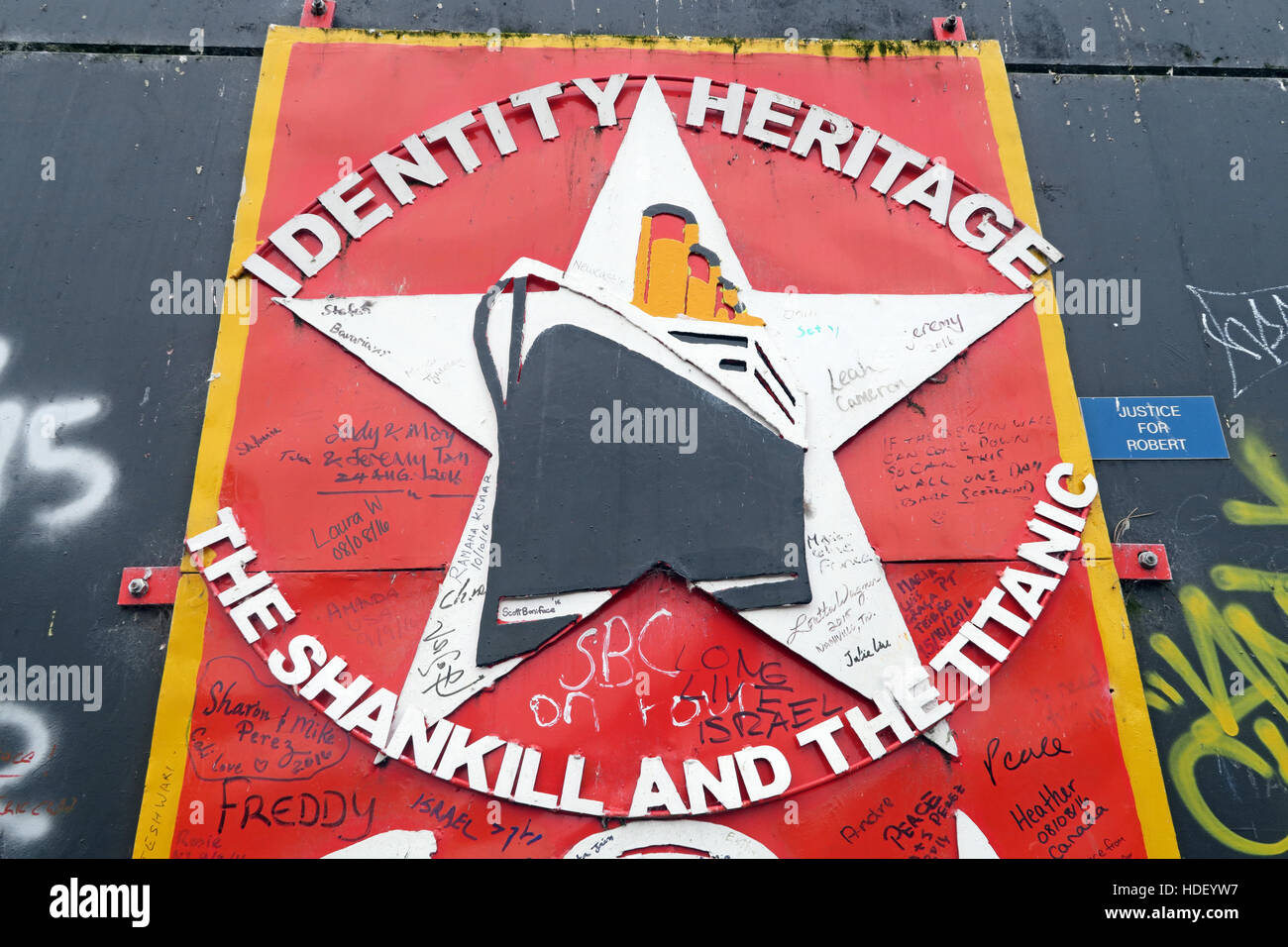 Identität, Erbe, internationalen Frieden Wand, Cupar Weg, West Belfast, Nordirland, Vereinigtes Königreich Stockfoto
