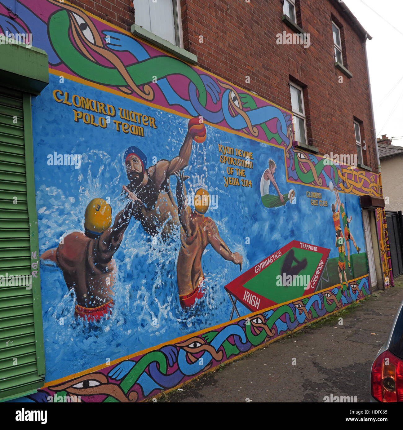 Belfast fällt Rd republikanischen Wandbild-irischen Sport, Clonard Wasserball-Team Stockfoto
