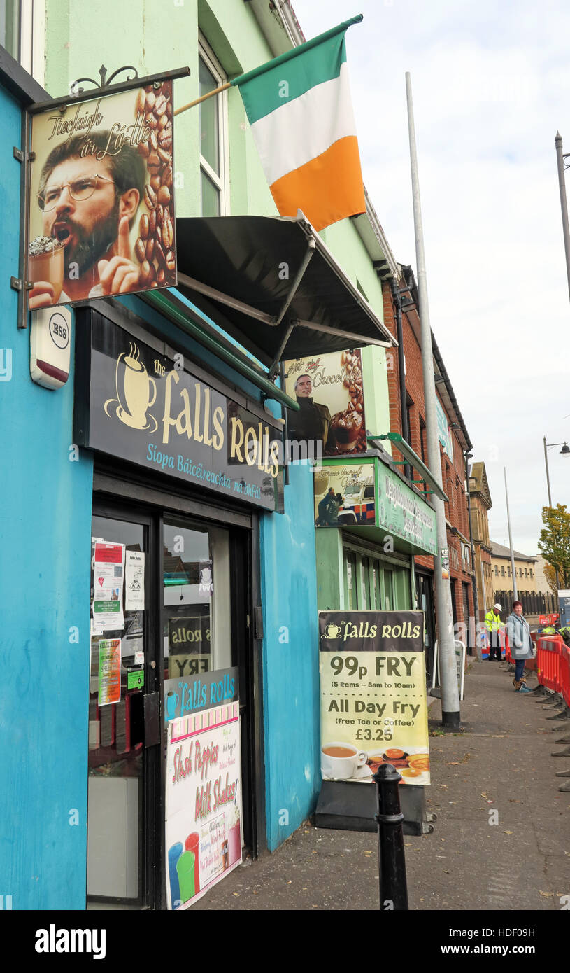 Belfast Falls Rd - Falls Rolls Cafe, Gerry Adams Schild mit Tricolor irische Flagge Stockfoto
