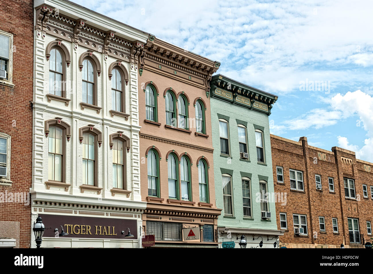 Bethlehem, PA, USA.  Teilansicht des wunderschön renovierten und bemalte alte Originalgebäude in der historischen Innenstadt. Stockfoto