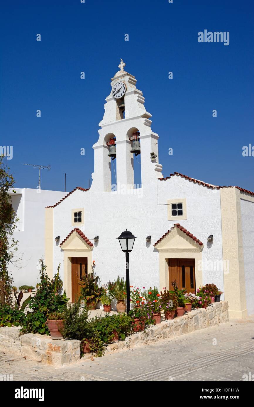 Blick auf die Dorfkirche, Margarites, Kreta, Griechenland, Europa. Stockfoto