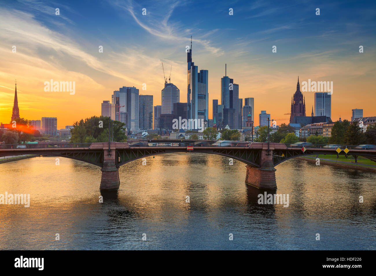 Frankfurt Am Main. Stadtbild Bild von Frankfurt Am Main während des Sonnenuntergangs. Stockfoto