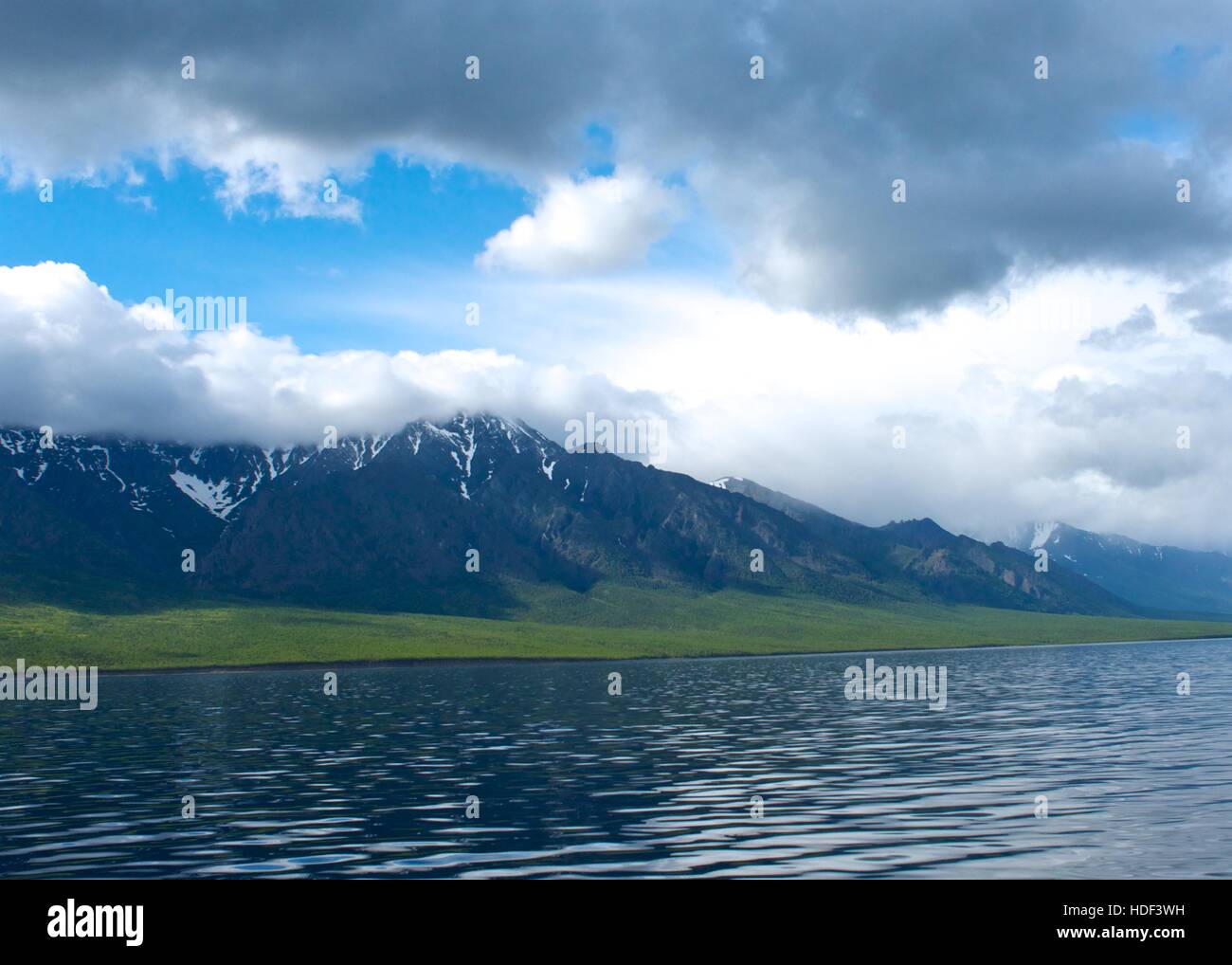 Bergen am Baikalsee einen klaren Tag, blauer Himmel Stockfoto