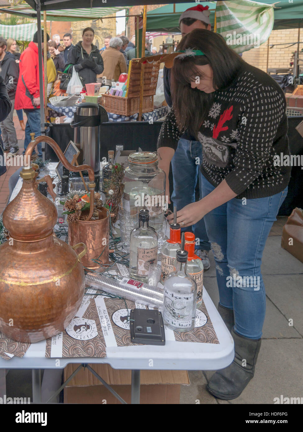 Der Lickerish Zahn lokales Kunsthandwerk Brennerei Herstellung und Verkauf von vielen Geschmacksrichtungen Gin und Wodka im Saltburn Farmers Market Stockfoto