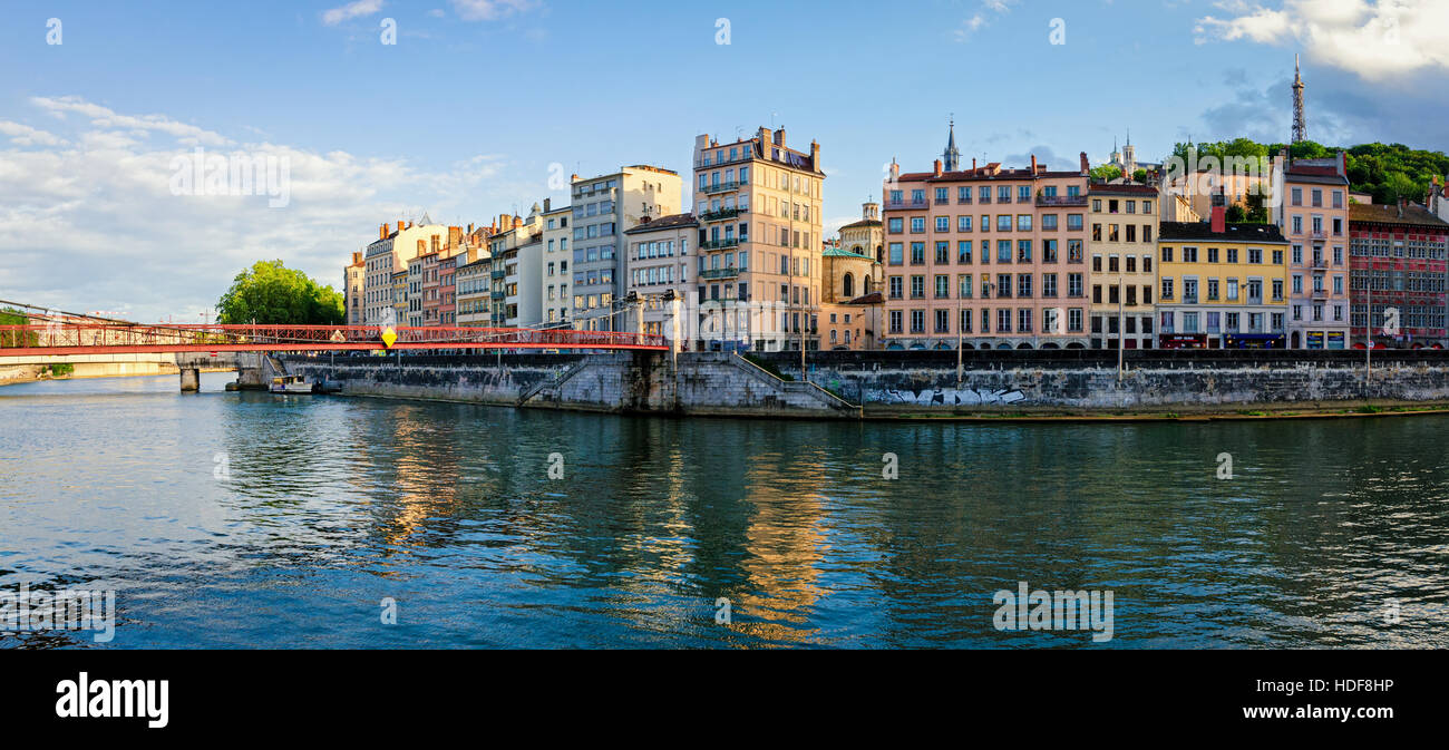 Lyon Altbauten entlang Fluss Saone bei Sonnenuntergang Stockfoto