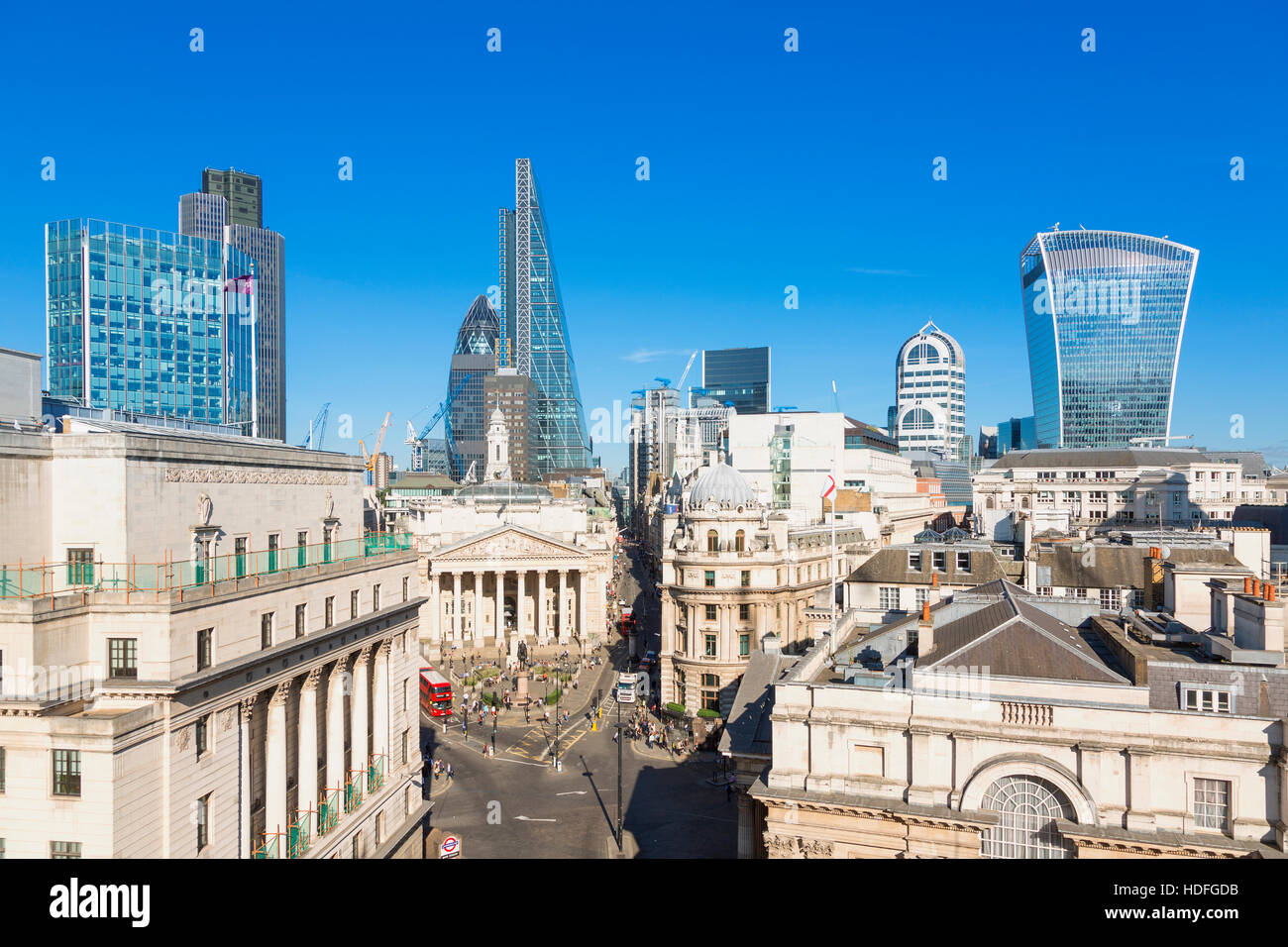 Im Bankenviertel von London mit berühmten Wolkenkratzer und andere Sehenswürdigkeiten Stockfoto