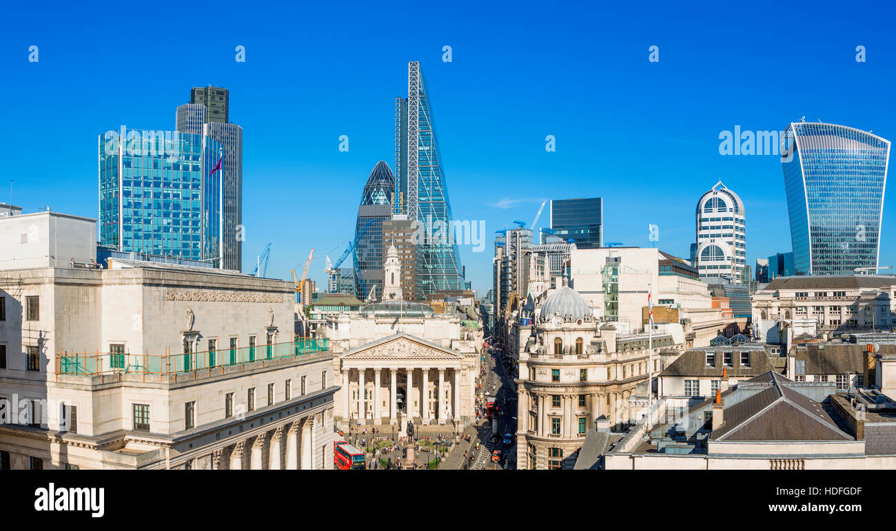 Im Bankenviertel von London mit berühmten Wolkenkratzer und andere Sehenswürdigkeiten Stockfoto