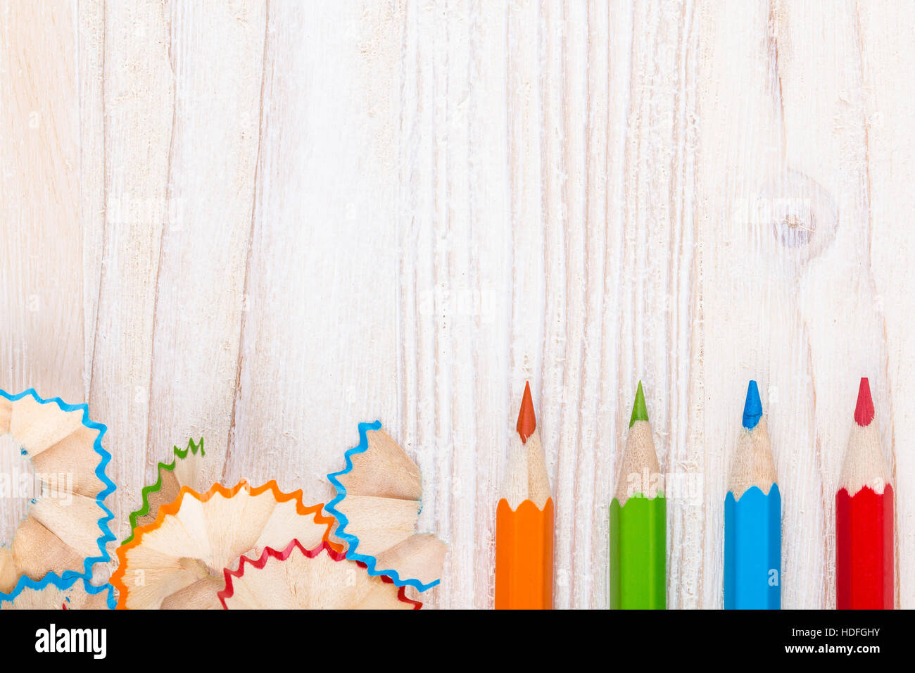 Kreative Hintergrunddesign Bleistifte und Bleistift Späne mit Textfreiraum Stockfoto