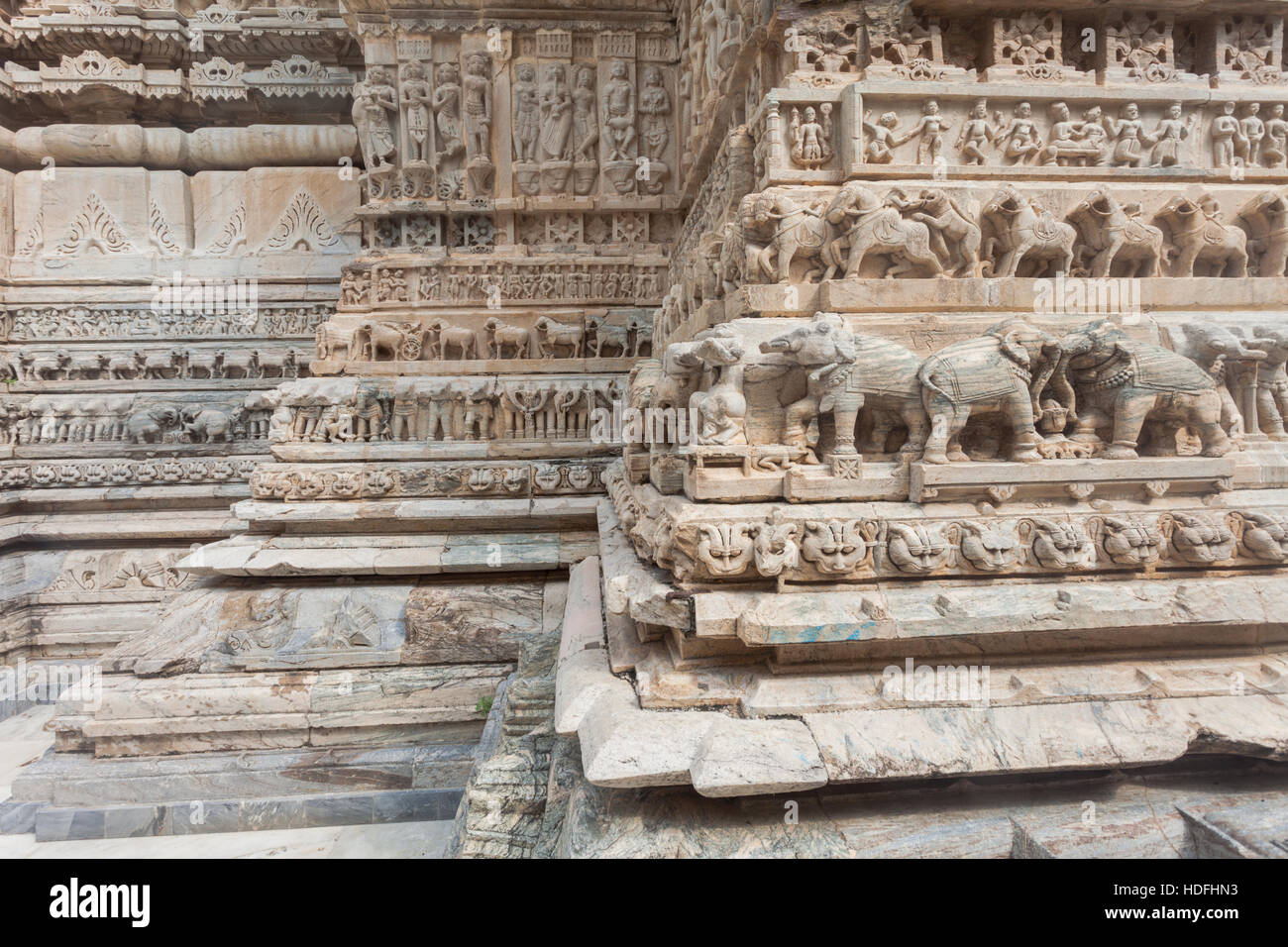 Aufwendigen Schnitzereien, Jagdish Tempel, Udaipur, Rajasthan, Indien Stockfoto